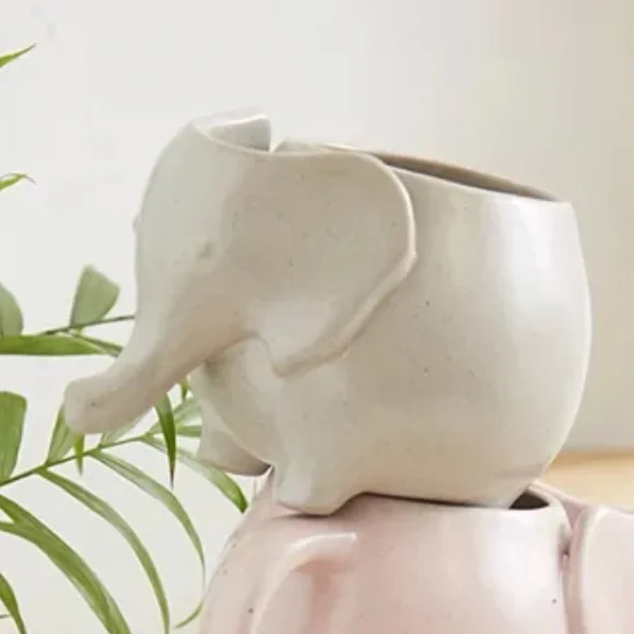 NWT Elephant Mug Gray Sculptural Urban Outfitters - Picture 3 of 9